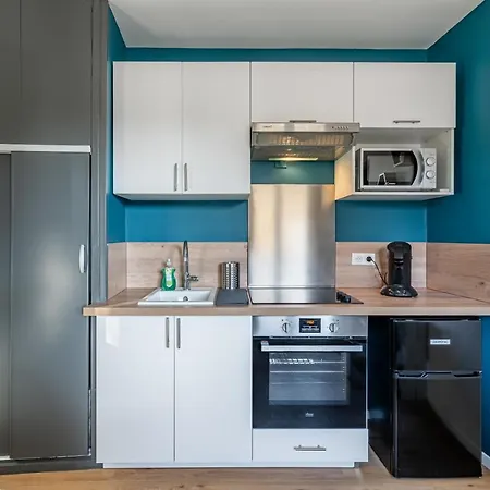 Studio Climatise, Proche Des Commodites, Au Calme. Apartment *