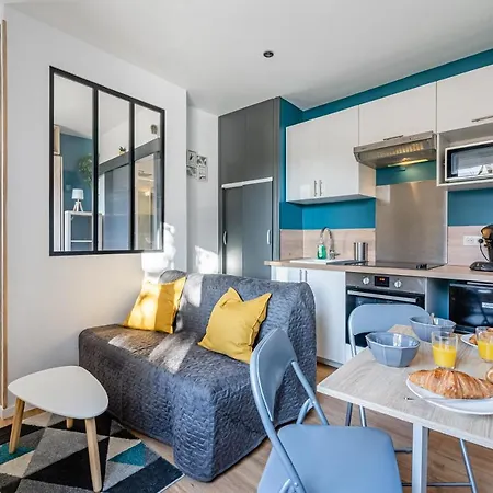 Apartment Studio Climatise, Proche Des Commodites, Au Calme.