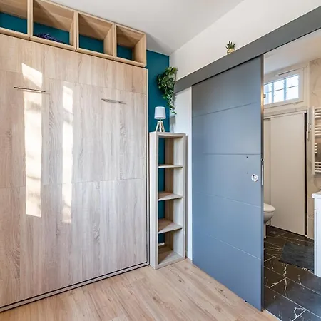 Apartment Studio Climatise, Proche Des Commodites, Au Calme. *